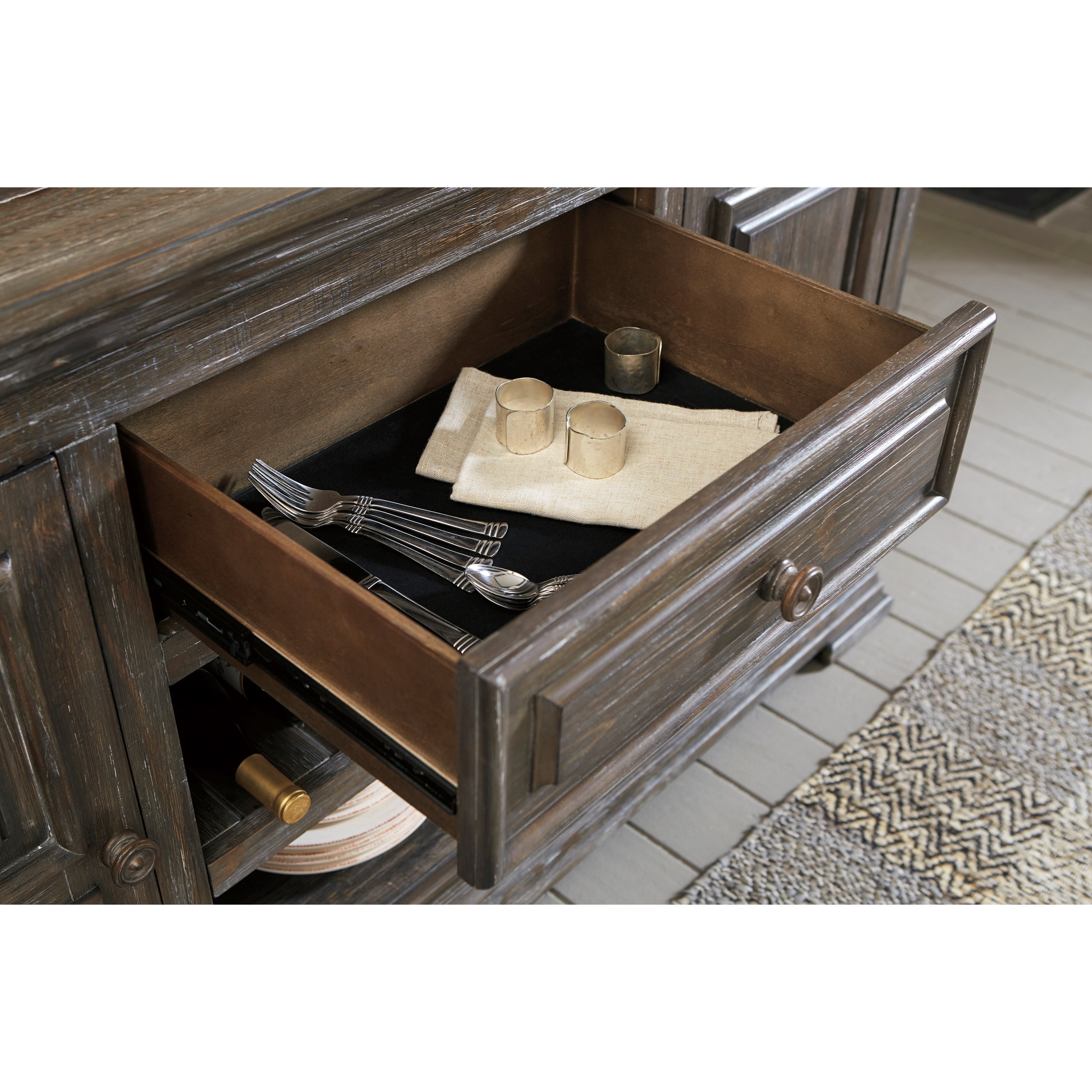 Signature Design by Ashley Wyndahl D81360 Farmhouse WireBrushed Pine